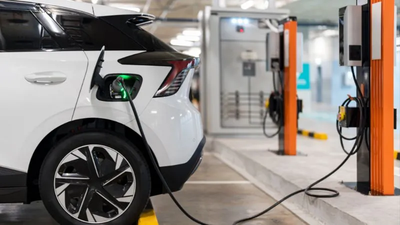 Tata को बड़ा झटका! इस Electric SUV ने Punch EV को पछाड़कर मारी बाजी