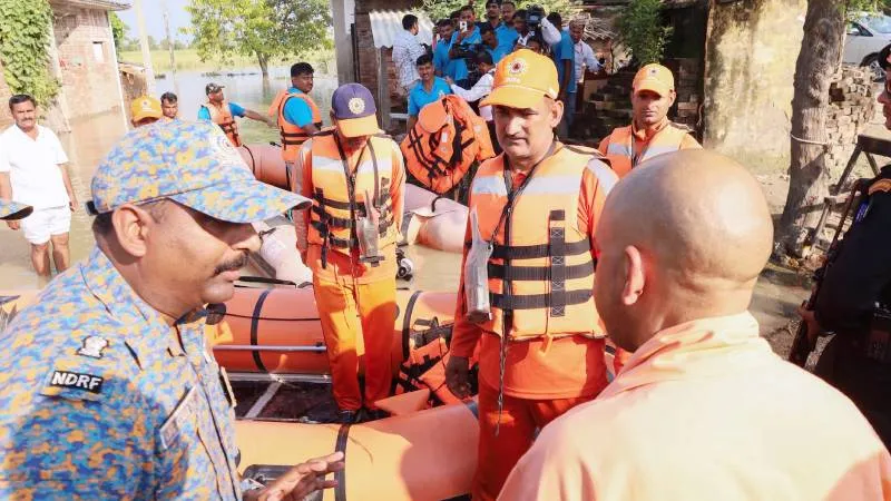 कुशीनगर में बाढ़ राहत को युद्धस्तर पर किया गया सक्रिय, एनडीआरएफ-एसडीआरएफ समेत टीमें तैनात