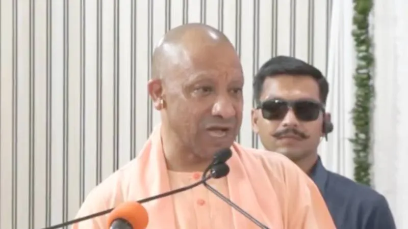 जिसका गुणगान करें, उसके अनुरूप बनने का प्रयास भी करें, स्थिरता ही जीवन में सिद्धि का सबसे बड़ा मंत्र: CM योगी
