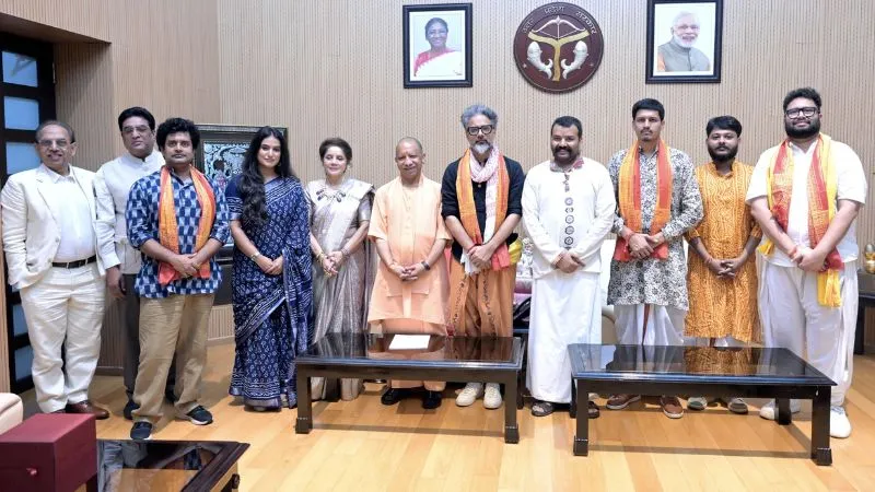 CM योगी से 'हनुमान अंश' की टीम ने की मुलाकात, फिल्म की कहानी और कलाकारों को लेकर मुख्यमंत्री ने कही खास बात