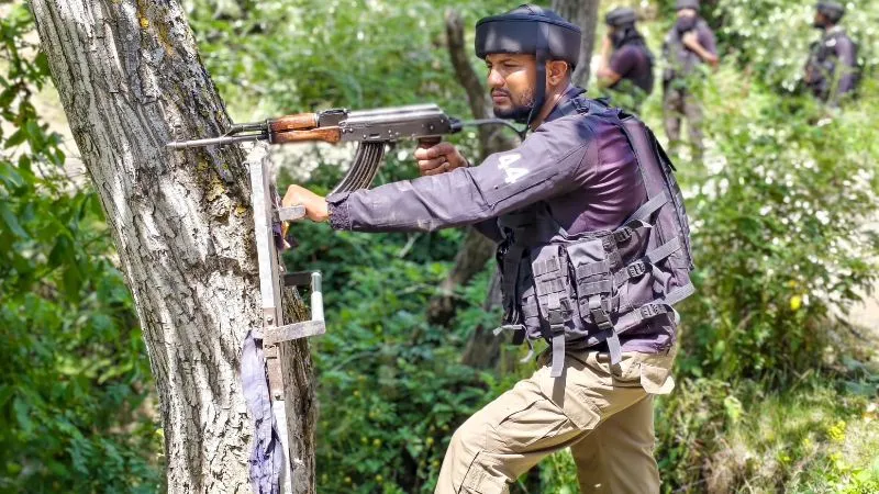 पहले यासिर, अब मूसा... कश्मीर के बडगाम में सुरक्षाबलों का बड़ा ऑपरेशन, लश्कर का टॉप कमांडर ढेर
