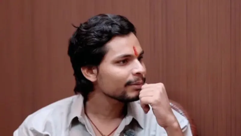 भगवान के अपमान वाले पोस्ट डिलीट, 20 दिन में घर खाली करने का अल्टीमेटम...नाबालिग यूट्यूबर के परिवार की बढ़ी मुश्किलें!