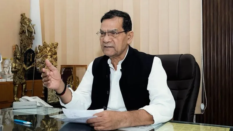 अतिवृष्टि प्रभावित क्षेत्रों में राहत कार्य तेज़; प्रमुख सड़कों को गड्ढामुक्त करने का योगी सरकार के मंत्री एके शर्मा ने दिए निर्देश