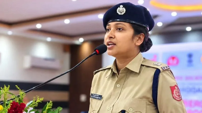 पुलिस की वर्दी में किया 'अस्सलामुअलैकुम', इंशाल्लाह और जजाकल्लाह का इस्तेमाल, IPS बुशरा बानो पर सुवेंदु सरकार का एक्शन