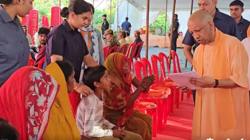 जनता दर्शन में CM योगी ने सुनी 150 लोगों की फरियाद, बोले- किसी के साथ अन्याय नहीं होना चाहिए