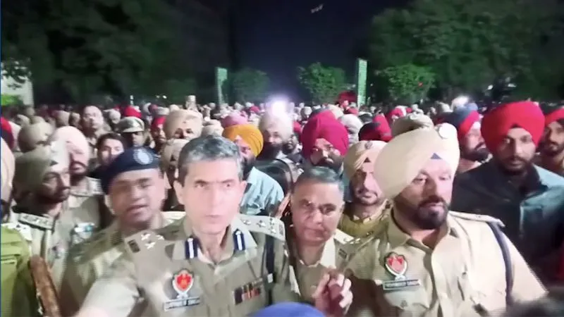 LPU में रातभर तनाव के बाद बड़ा एक्शन, 10 दिन बंद रहेंगी क्लास; मिड-टर्म एग्जाम भी स्थगित