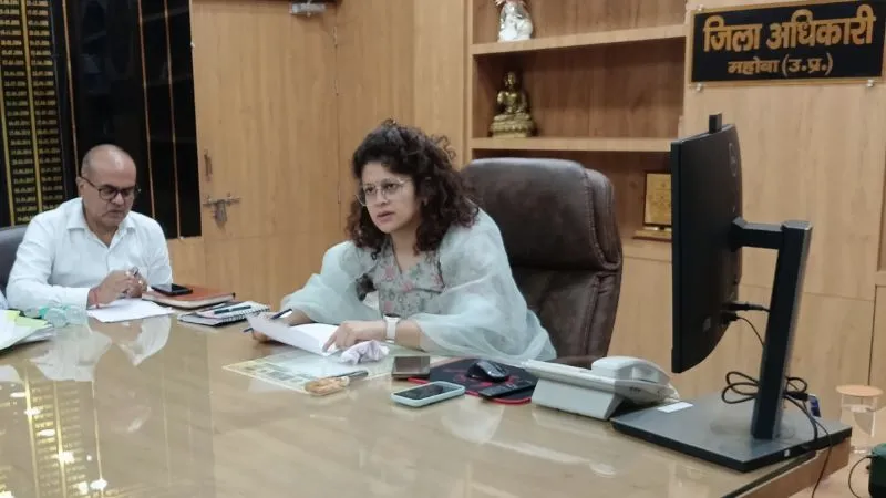 कर्ज नहीं, पारिवारिक कलह की बात आई सामने... महोबा किसान आत्महत्या मामले में प्रशासनिक जांच से हुआ बड़ा खुलासा