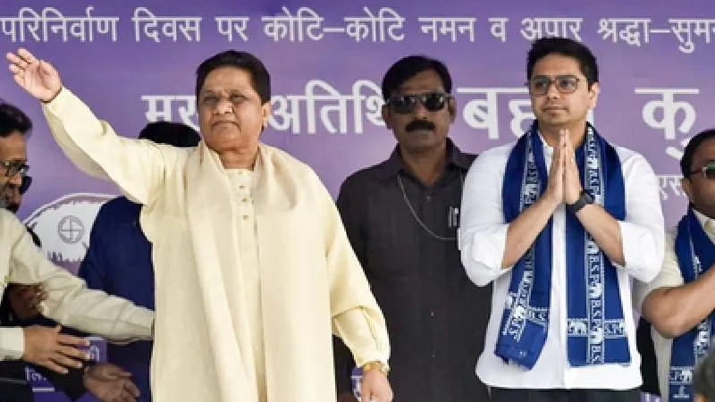 आकाश आनंद के राजनीतिक भविष्य पर मायावती का बड़ा बयान, वापसी के लिए रखी ये शर्त