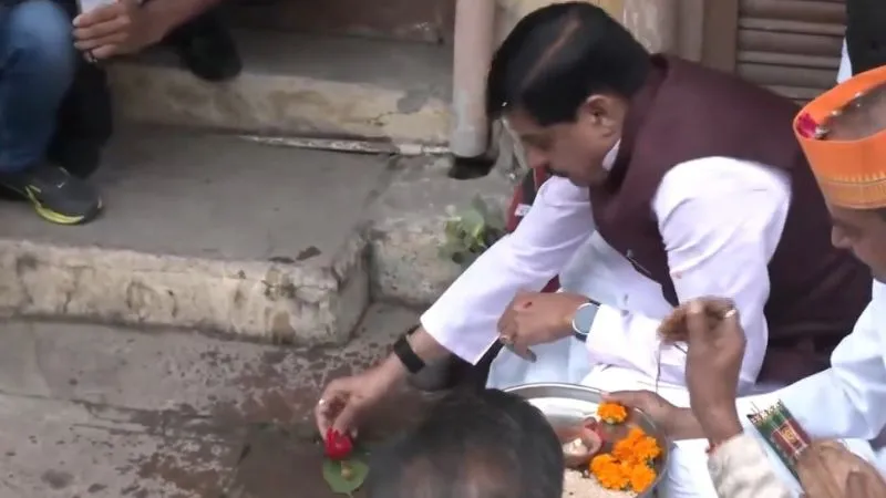 पहले की पूजा, फिर खुद तोड़ा पुश्तैनी घर, CM मोहन यादव ने जहां लिया जन्म, उस पर क्यों चलाई कुदाल, इमोशनल Video वायरल
