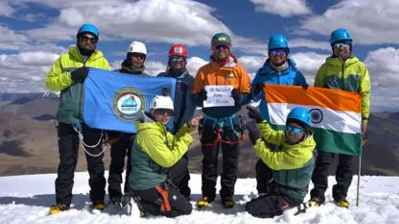 लद्दाख में भारतीय पर्वतारोहियों ने रचा इतिहास, 23 दिन में 20 चोटियां फतह, रक्षा मंत्री राजनाथ सिंह ने किया स्वागत