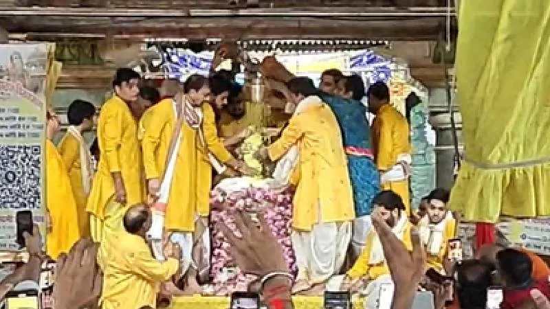 राधा अष्टमी पर बरसाना में उमड़ा आस्था का सैलाब, राधा रानी मंदिर में श्रद्धालुओं की भारी भीड़