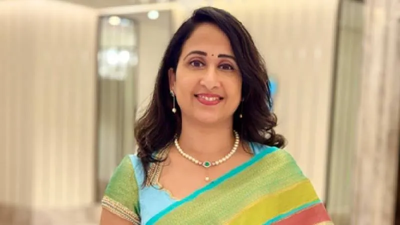 तेलुगु यूट्यूबर रमना नंदना एयरपोर्ट पर हिरासत में, ब्रिटेन में नौकरी के नाम पर ठगी का आरोप