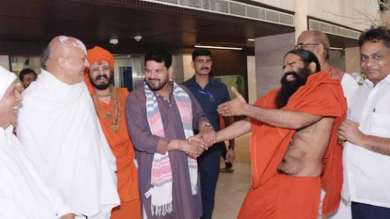 बाबा रामदेव-बृजभूषण शरण सिंह  विवाद पर लगा विराम, मुलाकात के बाद दोनों ने कहा- अब कोई विवाद नहीं