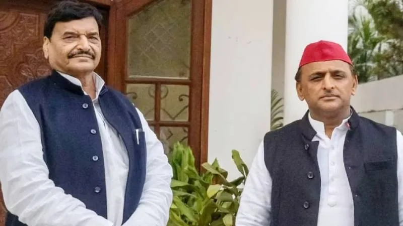 अखिलेश यादव ने चाचा शिवपाल से छीनी लोहिया ट्रस्ट की कमान, अब खुद बने अध्यक्ष