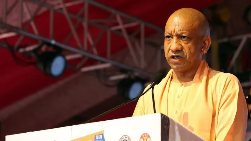 हर जिले में गोवंश के लिए बनेगा इमरजेंसी रेस्क्यू सिस्टम, गो संरक्षण से ग्रामीण अर्थव्यवस्था को बूस्ट करेगी योगी सरकार