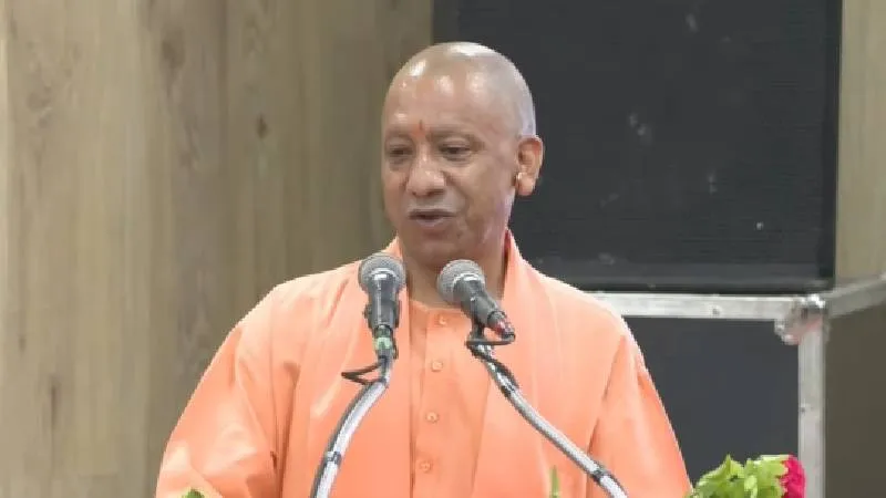 प्रदेश के अधिवक्ताओं को हर साल पांच लाख तक कैशलेस उपचार की सुविधा: मुख्यमंत्री योगी आदित्यनाथ