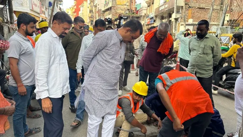 अखिलेश यादव के जलभराव वाले पोस्ट पर वाराणसी के महापौर का पलटवार, कहा- काशी को बदनाम करने की साजिश