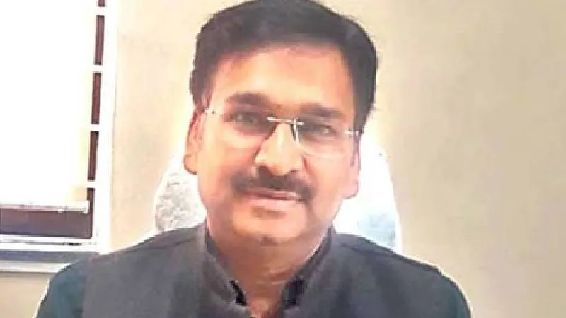 शराब और वन भूमि घोटाले में आरोपी IAS विनय चौबे को राहत, सरकार ने खत्म किया निलंबन