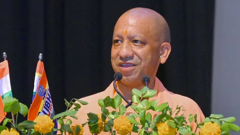 विदेशी आक्रांताओं ने भारत का वैभव ही नहीं लूटा, ज्ञान परंपरा को भी नष्ट करने का किया प्रयास: CM योगी आदित्यनाथ