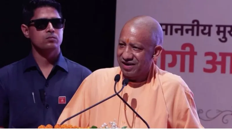 'मंदिर तोड़े, लेकिन भक्ति नहीं डिगा पाए', जन्माष्टमी पर मथुरा से CM योगी का बड़ा संदेश; 1,051 करोड़ की परियोजनाओं की दी सौगात