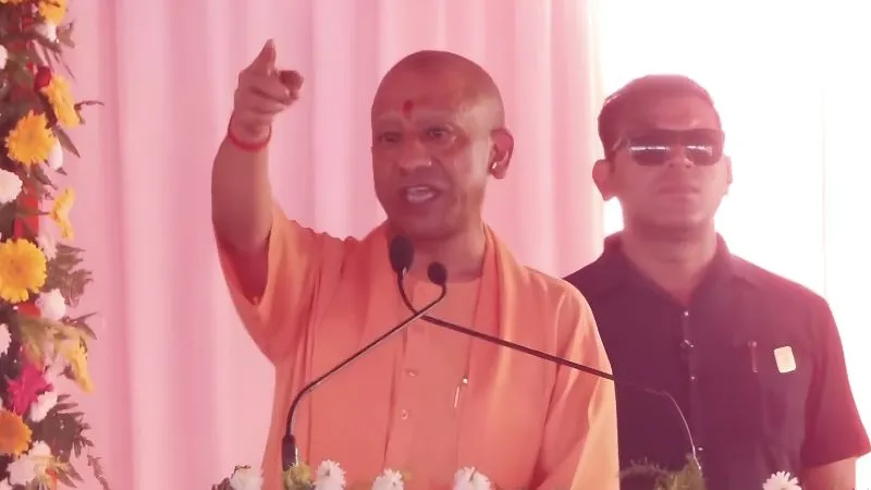 मेरठ में CM योगी का जाति और परिवारवाद पर सपा-बसपा पर तीखा हमला, कार्यकर्ताओं को दिया मिशन-2027 का बूथ प्लान