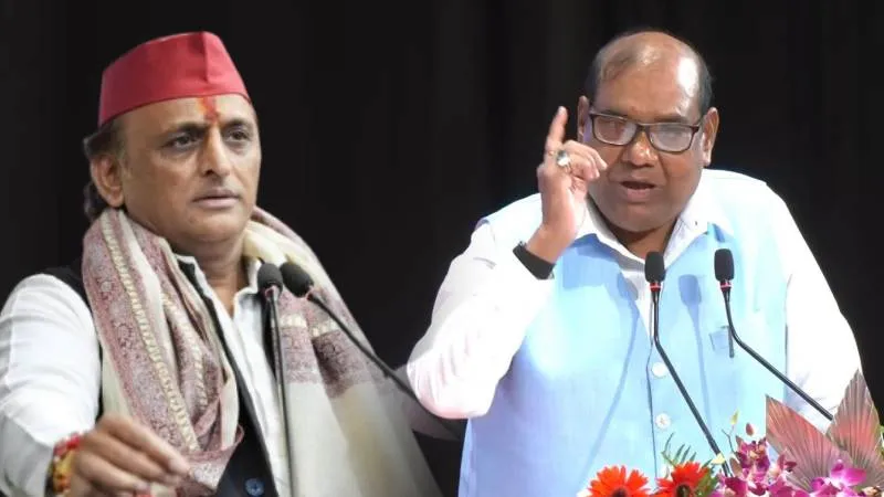 बृजलाल ने सपा सरकार पर साधा निशाना, ‘ओपन कम्युनल कांस्पीरेसी’ के लगाए आरोप