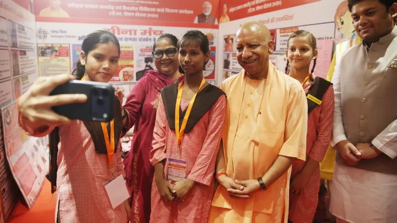 बेटियों के आत्मसम्मान और सुरक्षा को लेकर योगी सरकार की विशेष पहल, स्कूलों में टीचर्स की भी स्पेशल ट्रेनिंग