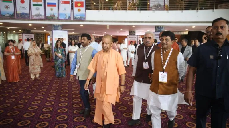 UP Trade Show में शामली के उत्पादों की धूम, कैराना की पलंग तोड़ बर्फी और पेड़े का जमकर स्वाद ले रहे विदेशी मेहमान