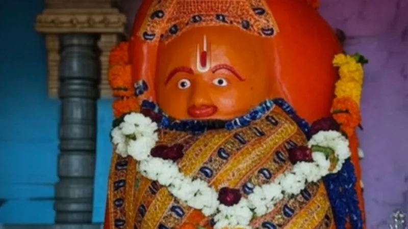 Ujjain: 2 दिन तक नहीं हिली 170 साल पुरानी हनुमान प्रतिमा! इंजीनियरों की कोशिश नाकाम, अब होगी आर्कियोलॉजिस्ट की एंट्री
