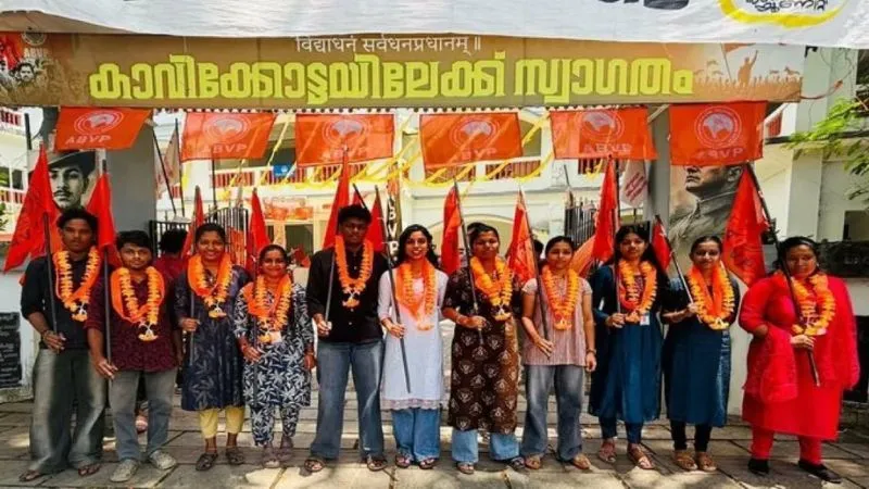 केरल के लाल गढ़ में लहराया भगवा, ABVP ने उखाड़ फेंका वामपंथियों का 40 साल पुराना किला, SFI का सफाया!