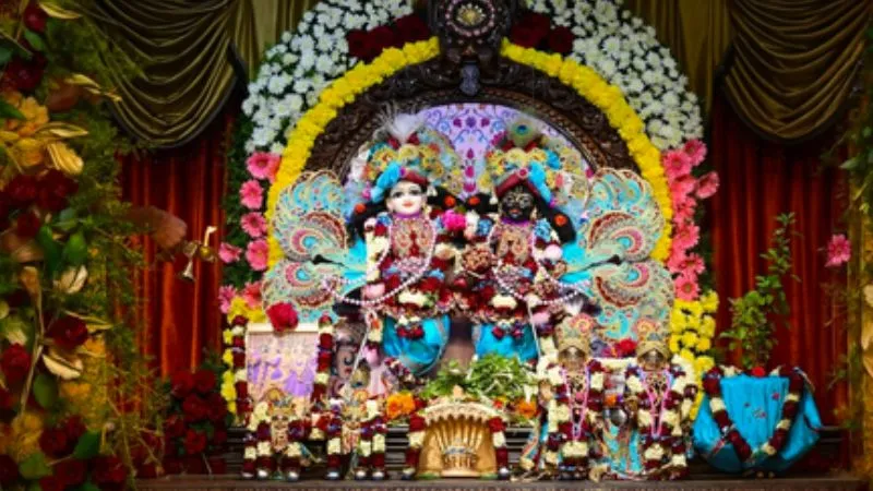 Janmashtami 2026: जन्माष्टमी पर भूलकर भी न करें ये काम, इन बातों का रखें खास ध्यान, जानें लड्डू गोपाल की सेवा के नियम