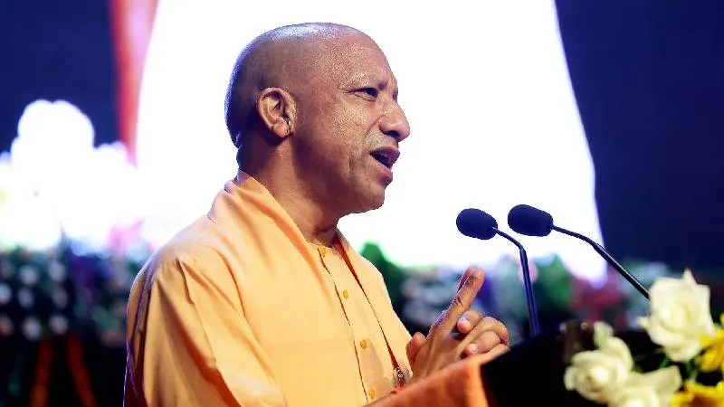 मुख्यमंत्री योगी के हाथों नियुक्ति पत्र पाकर खिले अभ्यर्थियों के चेहरे, बोले- बिना सिफारिश मिली नौकरी