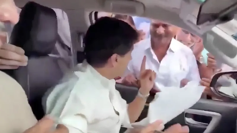 ‘आइंदा ये मत बोलना…’, कुर्सी का ये कैसा अंहकार? प्यार से मांगी थी सड़क, भड़के केंद्रीय मंत्री, Video वायरल होते ही घिरे