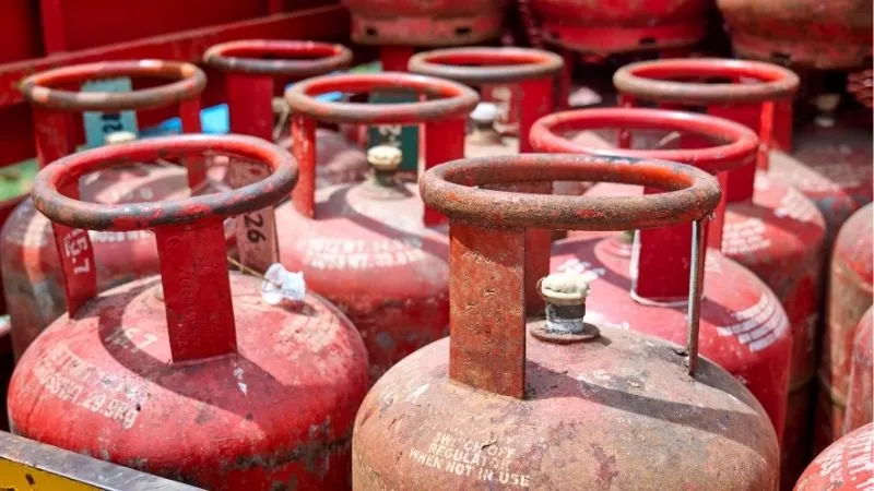 New Rules: सितंबर की शुरुआत के साथ बड़ा बदलाव, LPG-तेल से लेकर कार और टैक्स तक बदले ये 7 नियम