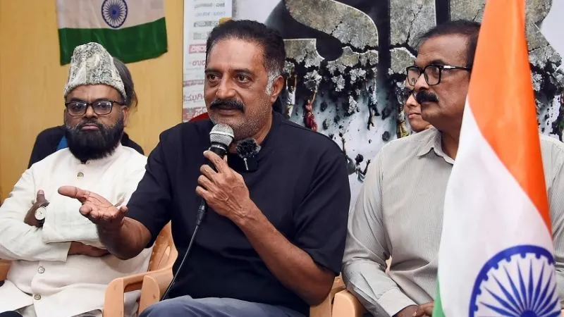 कार्यक्रम से पहले प्रकाश राज का विरोध, स्याही फेंकी और लगे ‘गो बैक’ के नारे