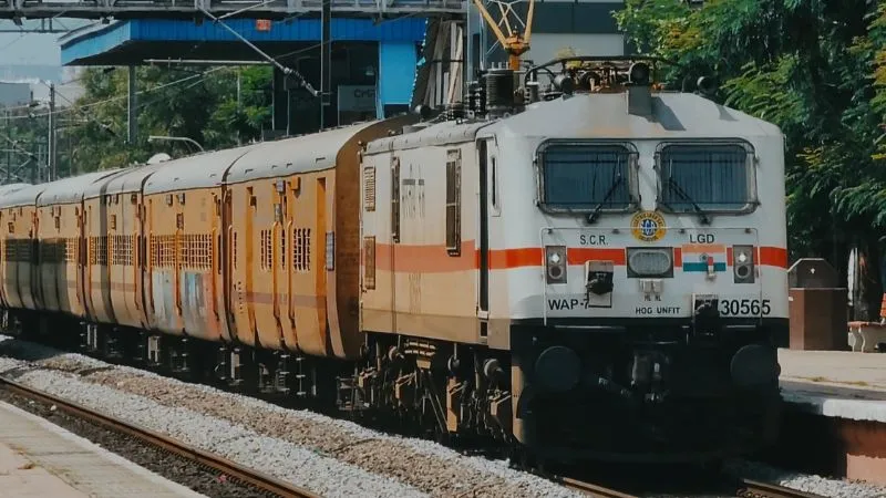 जन्माष्टमी पर दिल्ली से मथुरा-वाराणसी जाना होगा आसान, रेलवे चलाएगा स्पेशल ट्रेनें, जानें पूरा रूट