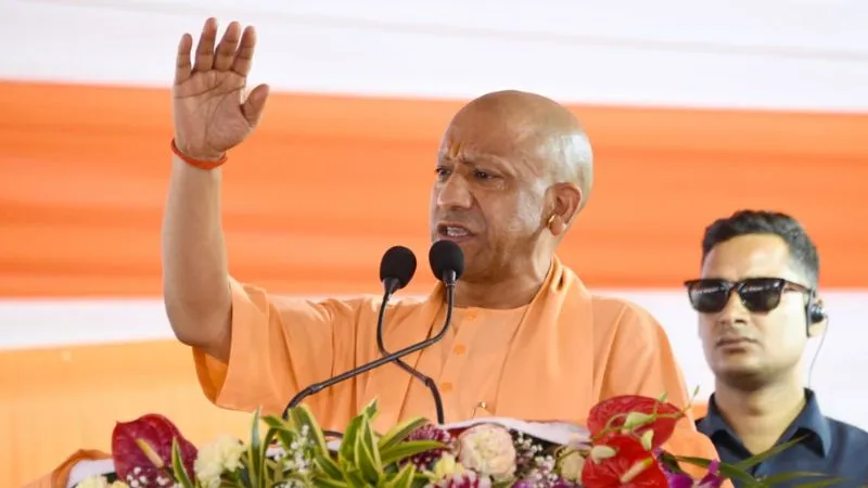 UP में 5 लाख से ज्यादा स्टूडेंट्स ने दी 'साक्षरता परीक्षा', जेल और बाल सुधार गृहों में भी बने सेंटर