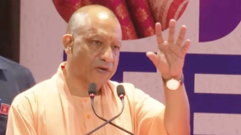 यूपी टेक्सटाइल कॉन्क्लेव में CM योगी का चुनावी संदेश, बोले- अब दंगा नहीं, निवेश और रोजगार की पहचान बना यूपी