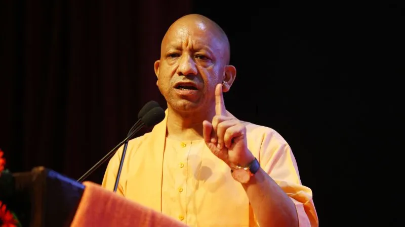योगी सरकार की पहल से मधुमक्खी पालन को बढ़ावा, किसानों और युवाओं के लिए खुलेंगे स्वरोजगार के रास्ते