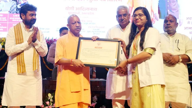 अभ्यर्थियों ने CM योगी का जताया आभार, किसान की बेटी बनी प्रोफेसर, बोलीं- निष्पक्ष और पारदर्शी चयन ने युवाओं में भरा नया भरोसा