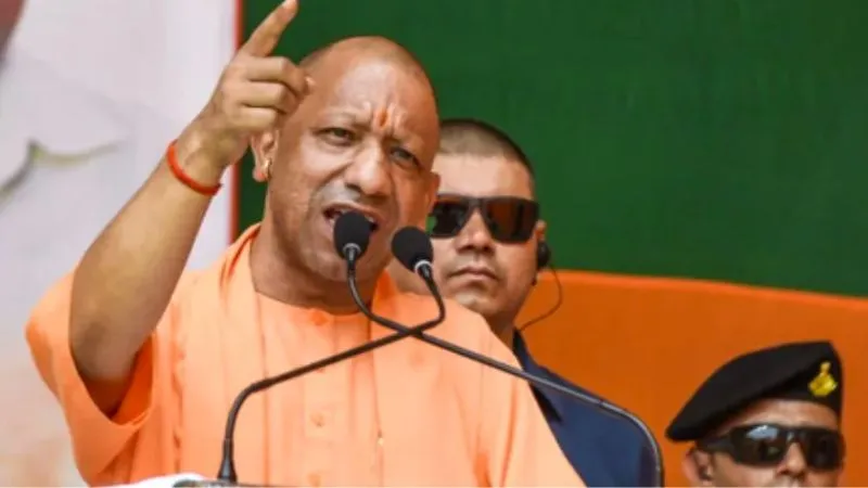 पिछली सरकारों की तरह अब लखनऊ में कट्टा और बम नहीं, ब्रह्मोस मिसाइल बन रही है: CM योगी