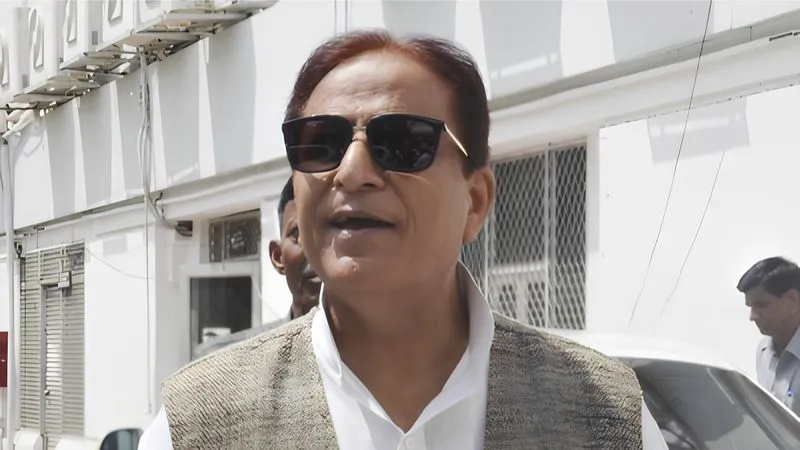 सपा नेता आजम खां और उनके बेटे को हाईकोर्ट से बड़ी राहत, दो पैन कार्ड केस में सजा निलंबित; फिर भी जेल से बाहर आने में पेंच!