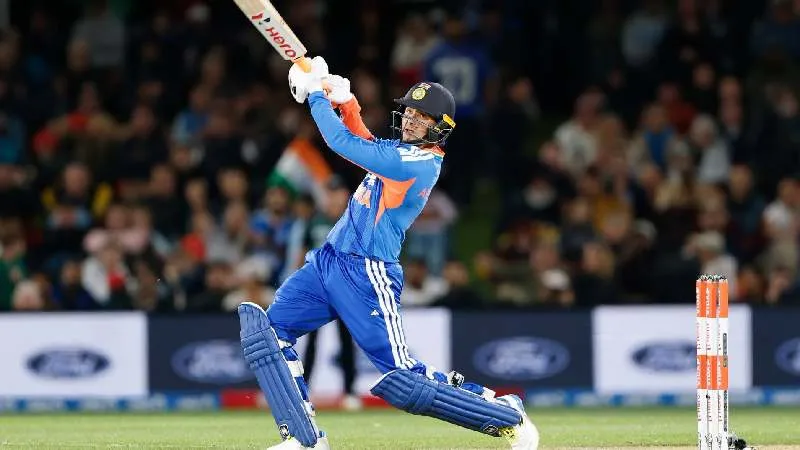 Ind vs NZ: अभिषेक शर्मा ने पहली गेंद पर छक्का जड़कर रचा इतिहास, T20 में 7वीं बार किया ये कमाल