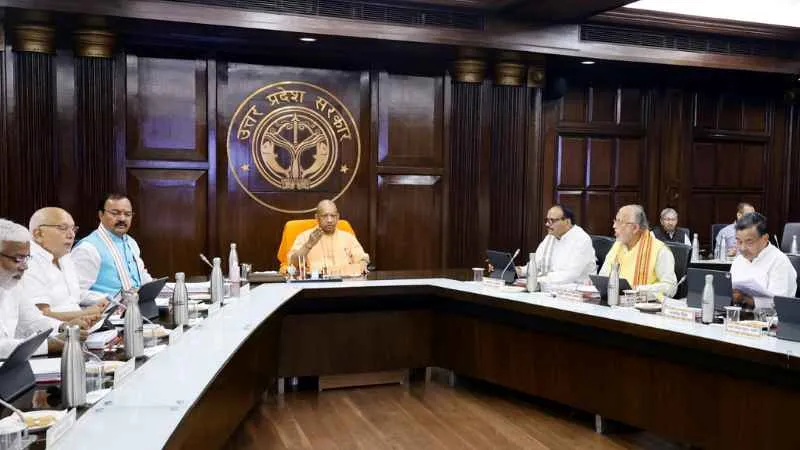 योगी सरकार का बड़ा फैसला, राज्य कर्मचारियों को मिलेगा 1 करोड़ रुपये का दुर्घटना बीमा