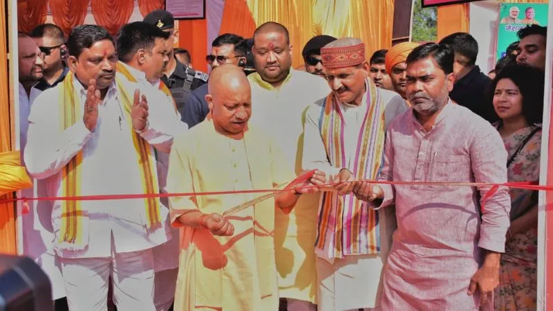 मुख्यमंत्री योगी ने राष्ट्रीय प्रतियोगिताओं की विजेता खिलाड़ियों को किया सम्मानित, कृषि मेले का किया शुभारंभ