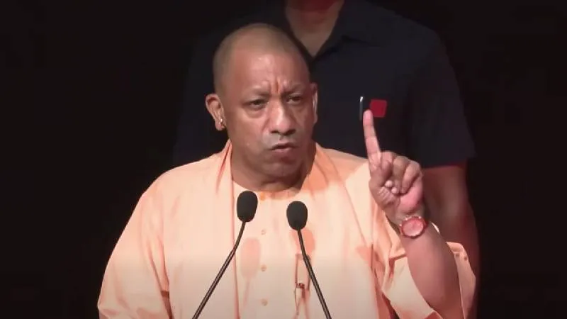 योगी सरकार में अपराधियों पर शिकंजा, 23 हजार से अधिक इनामी गिरफ्तार, 15,233 करोड़ की अवैध संपत्ति जब्त