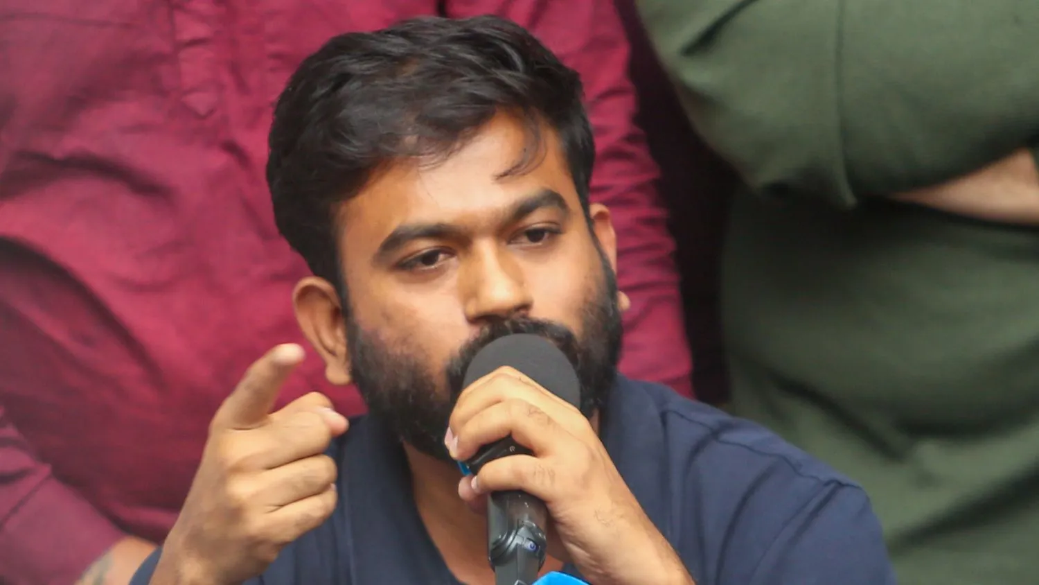 'मैंने क्या उल्लंघन किया है?' तिरंगा मार्च से पहले अभिजीत दिपके को दिल्ली पुलिस ने हिरासत में लिया