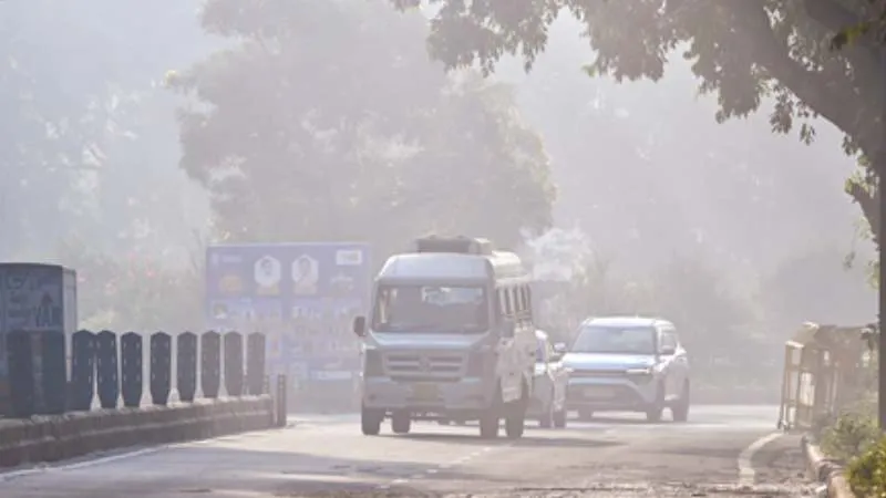 दिल्ली-NCR में ठंड के साथ बढ़ रहा प्रदूषण का स्तर, ग्रेटर नोएडा का AQI 376 के पार, जानें मौसम का हाल