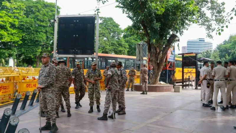 दिल्ली में अचानक क्यों बढ़ाई गई सुरक्षा? 273 CAPF कंपनियां 31 अक्टूबर तक रहेंगी तैनात, जानें क्या है वजह