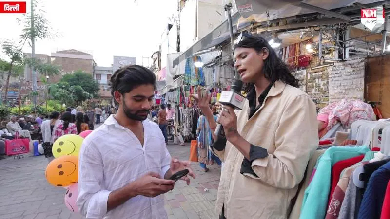 करवा चौथ पर बॉयफ्रेंड के चक्कर में लड़कियों की हुई लड़ाई फिर बीच में आया बांग्लादेशी और फिर....
